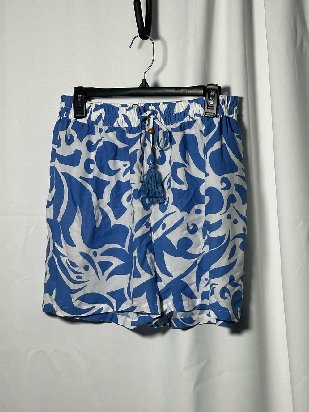 NWT women’s Blue and white Patterned Shorts - Tassel Drawstring xl